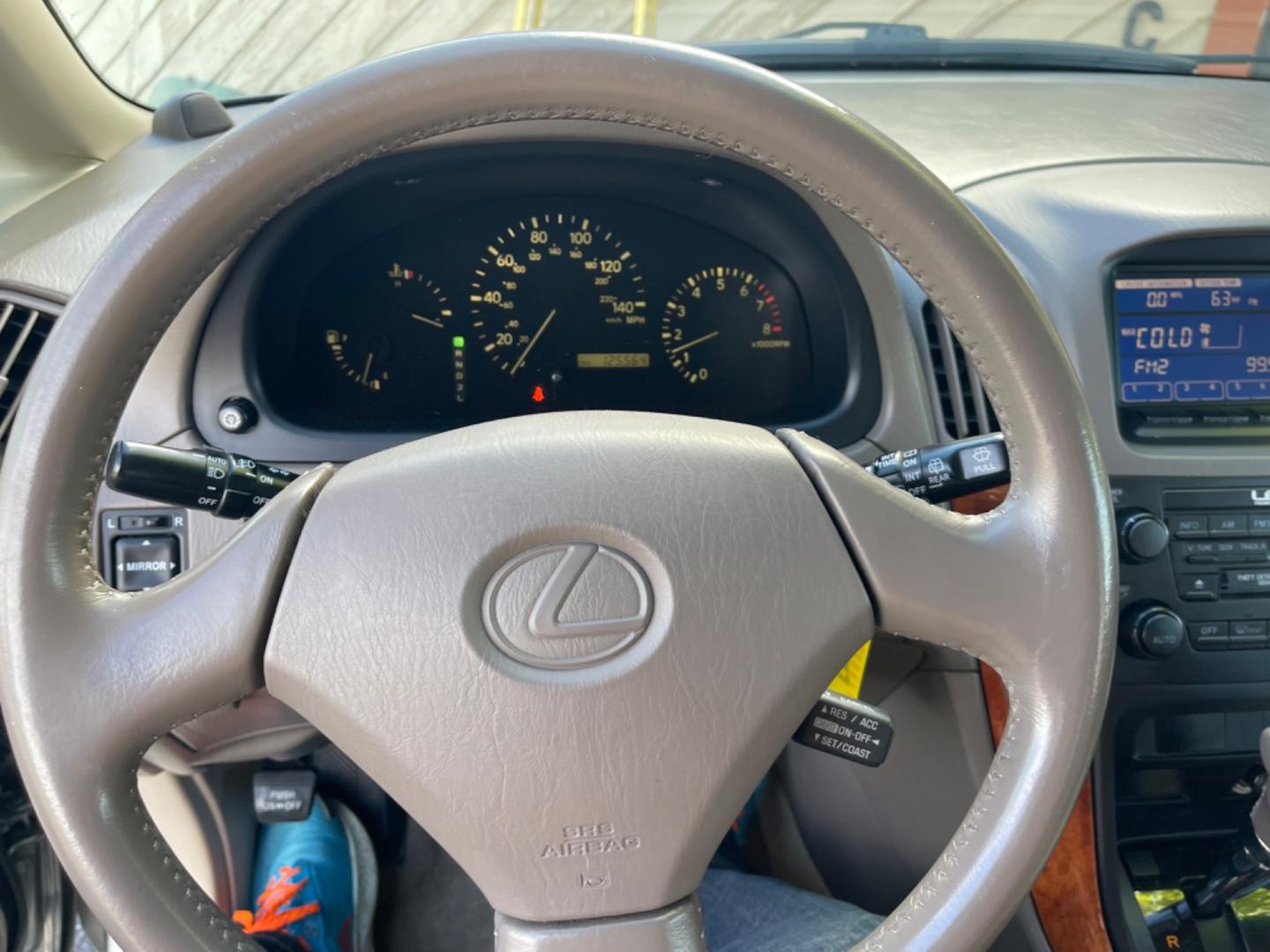 2000 Lexus RX 300 AWD (JT6HF10U4Y0) with an 3.0L V6 DOHC 24V engine, 4-Speed Automatic Overdrive transmission, located at 813 E Fairview Ave, Meridian , ID, 83642, (208) 336-8230, 43.618851, -116.384010 - Photo#11